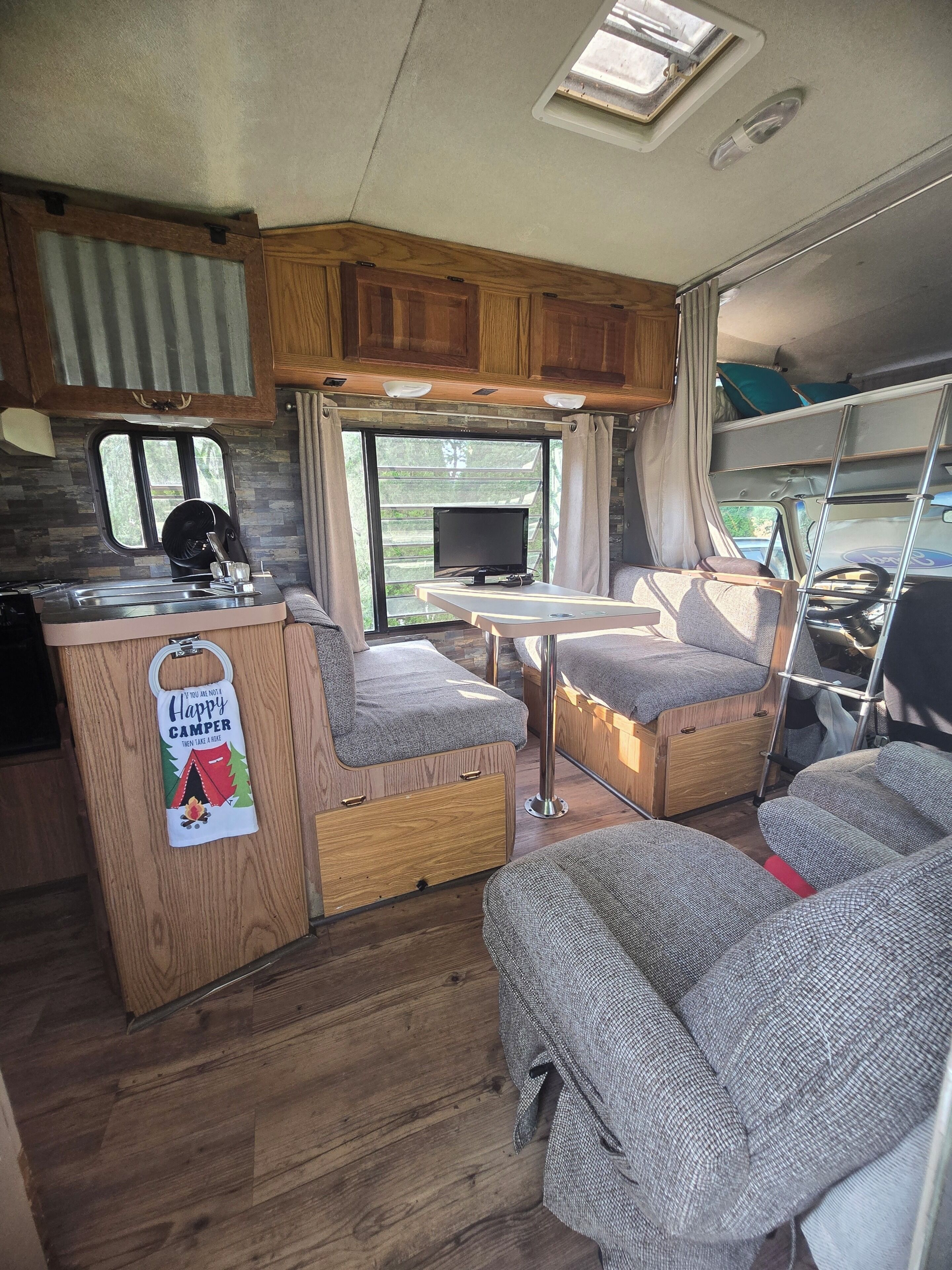 Lake/beach Access 30' Recreational Vehicle- Parked, 2 Bedrooms, Lake Huron - 미시간