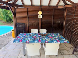 Outdoor dining - Villa Solana, private pool with tropical garden in Sainte-Luce (Sainte-Luce)