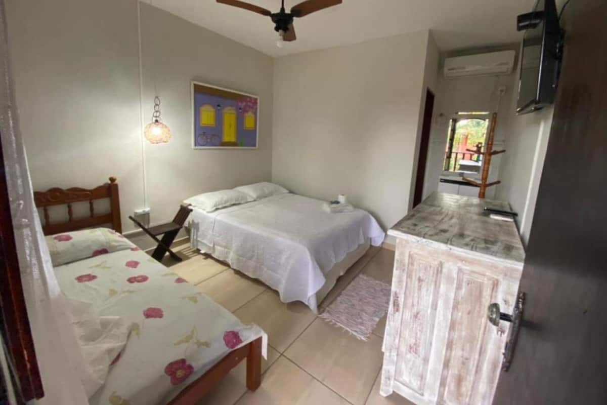 Superior Twin Room, Balcony, Courtyard View | WiFi (free)