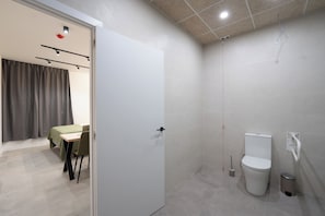 Shower, hair dryer, towels, soap - Baélia Magna Hotel Boutique (Alacant)