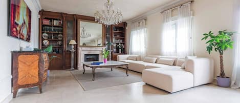 Casa, 6 habitaciones, piscina privada | Sala de estar