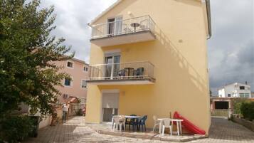 Departamento (One bedroom apartment with balcony (1) | Exterior