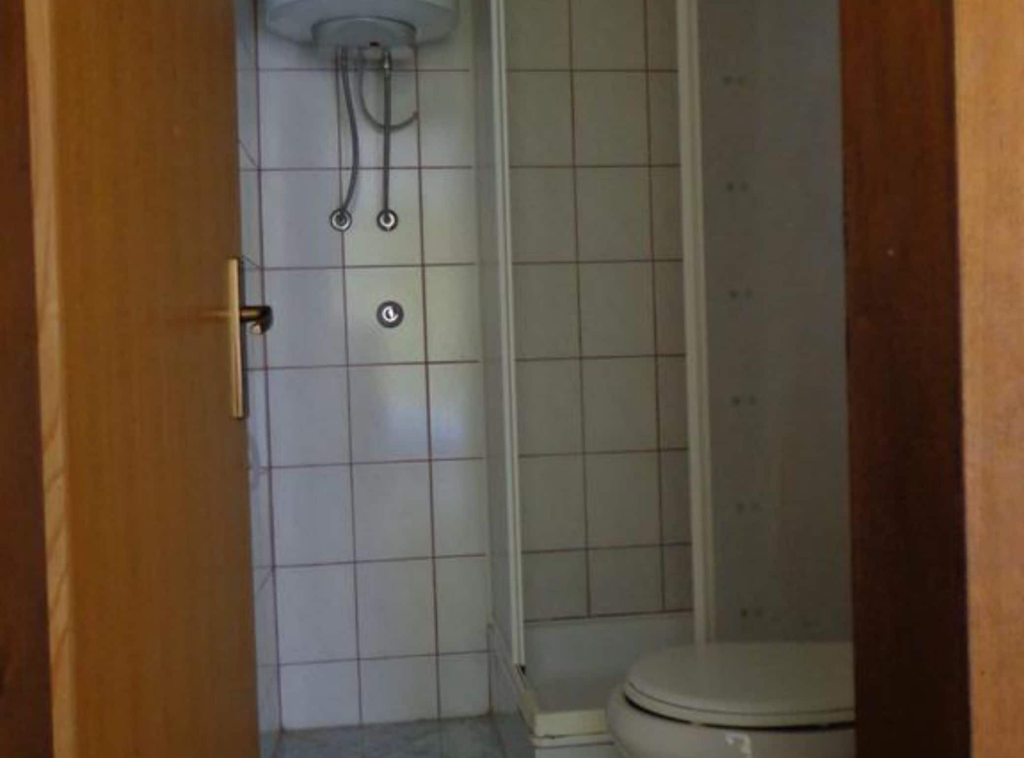 Departamento (One bedroom apartment with balcony (1) | Baño | Regadera y toallas 