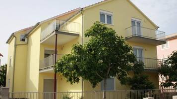 Departamento (One bedroom apartment with balcony (1) | Exterior