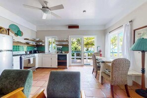 Coffee/tea maker, fridge, microwave, oven - Charming beachfront condo with a kitchenette, shared pool, WiFi, & beach access (Placencia)
