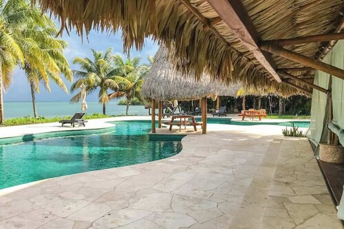 Private Pool Home | 2 King Suites & Beach Club