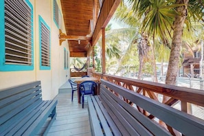 Outdoor dining - Comfortable home w casual island vibes, WiFi & partial AC - near the beach & town (Caye Caulker)