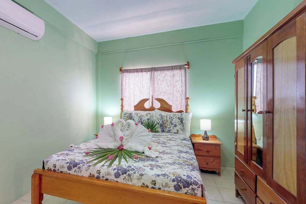 Tabla de planchar con plancha, Internet, ropa de cama