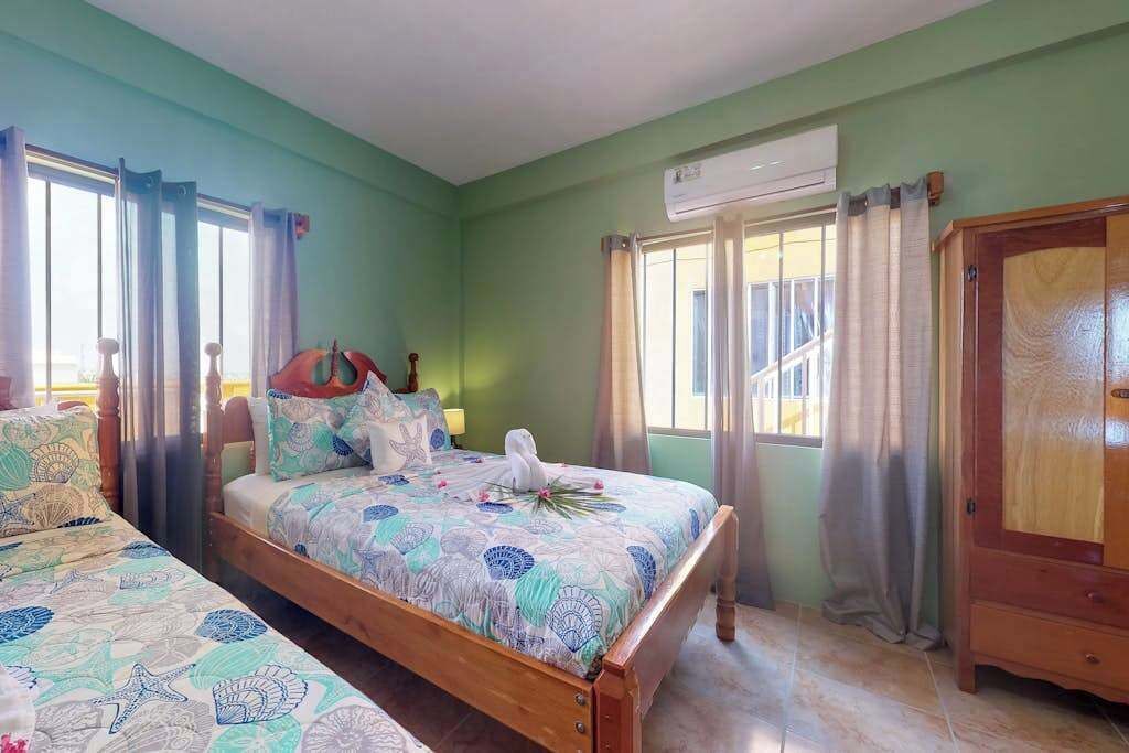 Tabla de planchar con plancha, Internet, ropa de cama