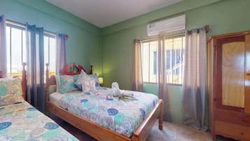Tabla de planchar con plancha, Internet, ropa de cama