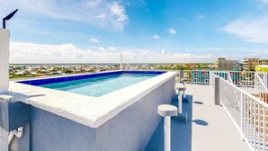 A rooftop pool with a clear view of the cityscape. - Inviting apartment w WiFi & partial AC - steps from the ocean, walk everywhere (San Pedro)