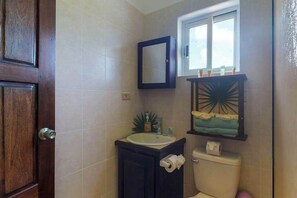 Een douche, een haardroger, handdoeken