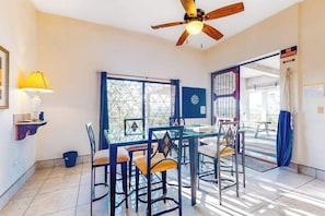 Dining - Enchanting home with pool, volleyball, mountain/city views & AC (San Ignacio)