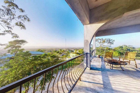 Terrace/patio - Enchanting home with pool, volleyball, mountain/city views & AC (San Ignacio)