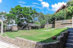 Property grounds - Enchanting home with pool, volleyball, mountain/city views & AC (San Ignacio)