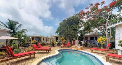 Perfect for large groups - five cabanas w private pool, WiFi-walk to the beach
