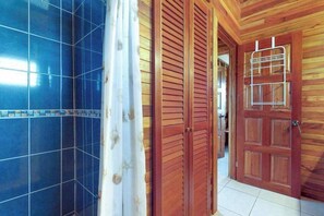 Douche, serviettes fournies