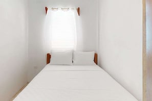 Iron/ironing board, WiFi, bed sheets - Enchanting single-level living space with a mini kitchen in a prime area (Caye Caulker)