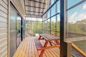 Outdoor dining - Three forest cabanas with verandas, hammocks, WiFi & partial AC - walk to beach (Placencia)