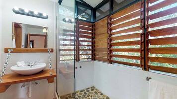 Douche, serviettes fournies
