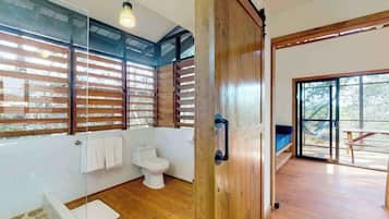 Shower, towels