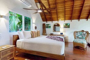 Internet - Romantic beachfront home w ocean views, dock, hammock, veranda & free WiFi (Placencia)