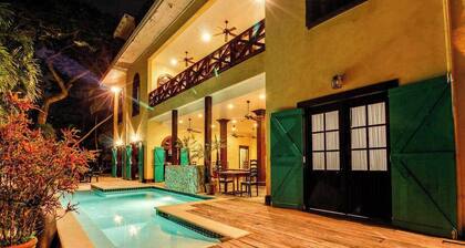Lovely Suite with Riverfront Location, Pool, WiFi & AC