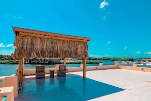 Terrace/patio - Cozy Waterfront Villa Home w Shared Pool, Water Views, WiFi, & AC - Walk to the Beach (San Pedro)