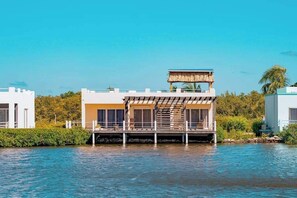 Exterior - Cozy Waterfront Villa Home w Shared Pool, Water Views, WiFi, & AC - Walk to the Beach (San Pedro)