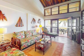 TV - Family-friendly beachfront condo w shared pool & dock, sea view, WiFi & partial AC (San Pedro)