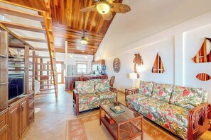 TV - Family-friendly beachfront condo w shared pool & dock, sea view, WiFi & partial AC (San Pedro)