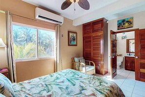 Iron/ironing board, travel crib, internet, bed sheets - Ocean-view condo with pool, immediate beach access & partial AC (San Pedro)