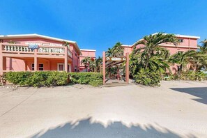 Exterior - Ocean-view condo with pool, immediate beach access & partial AC (San Pedro)