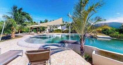 Lagoon View luxury suite with AC & pool