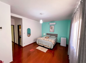 Basic Triple Room | Iron/ironing board, free WiFi - Pousada Casa Shanti (Dourados)