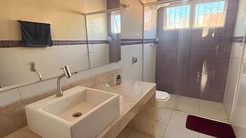 Basic Double Room | Bathroom