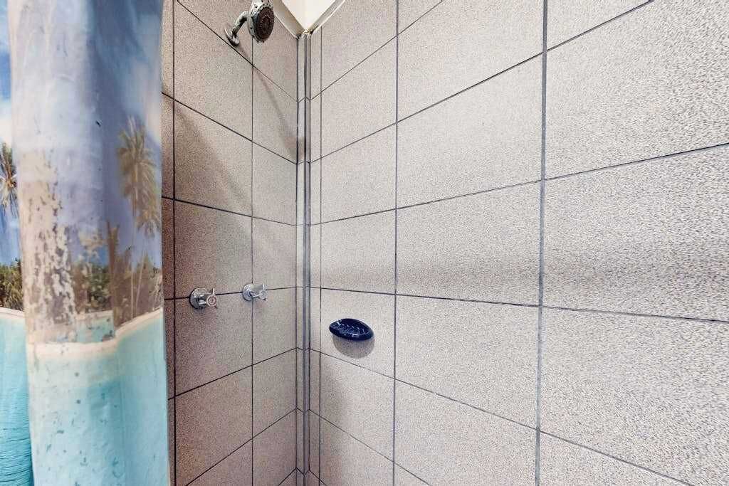 Shower, towels