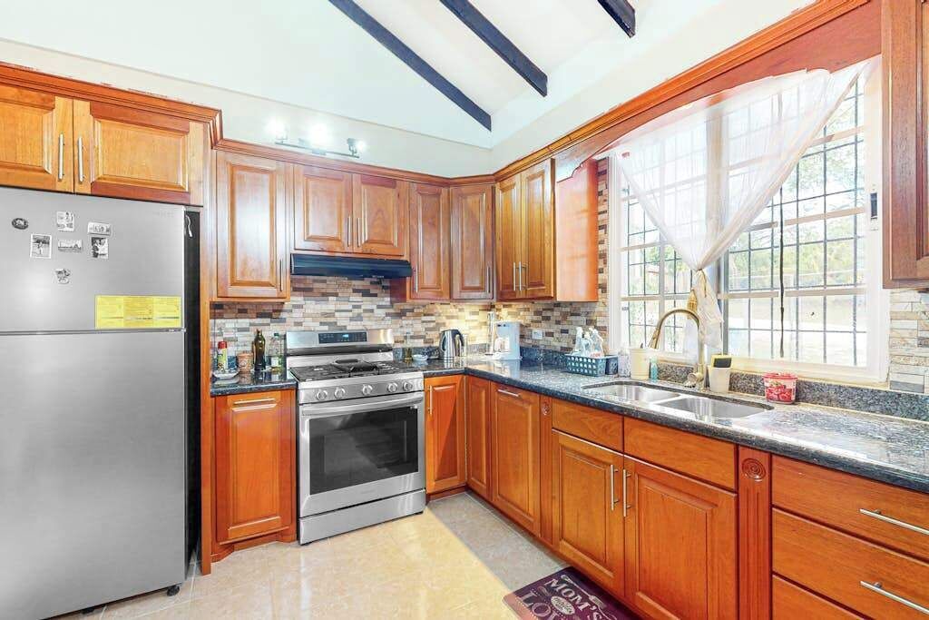 Coffee/tea maker, fridge, microwave, oven
