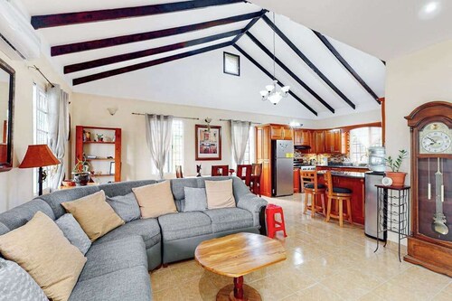 Serene villa with a large deck, gorgeous view, full kitchen, & washer dryer