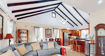 Serene villa with a large deck, gorgeous view, full kitchen, & washer dryer
