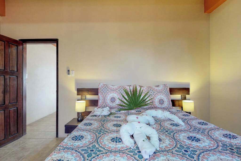 Tabla de planchar con plancha, Internet, ropa de cama