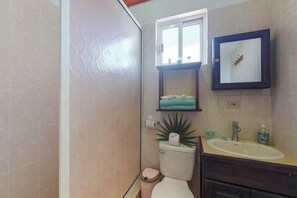 Een douche, een haardroger, handdoeken