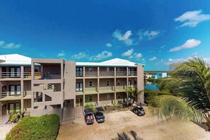 Exterior - Steps from the sea apartment with shared pool & ocean-view balcony (San Pedro)