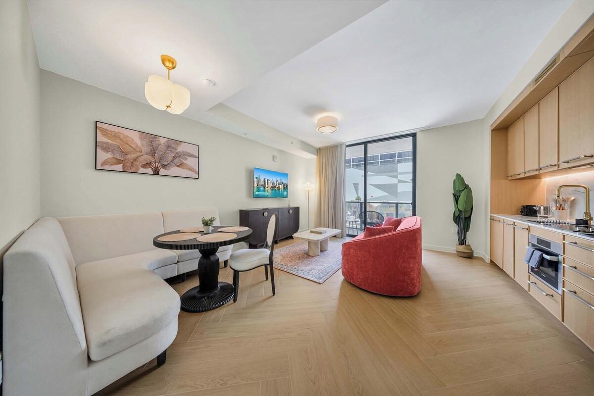 Monolocale, vista città | Area soggiorno | Smart TV 50 pollici con canali digitali