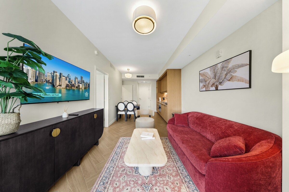 Appartamento, 1 camera da letto, vista città | Area soggiorno | Smart TV 50 pollici con canali digitali