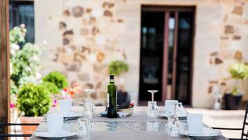 House, Multiple Bedrooms, Accessible, Patio | Outdoor dining