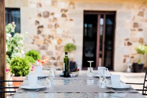 House, Multiple Bedrooms, Accessible, Patio | Outdoor dining - Premium Rural House · Garden & Barbecue (Garray)