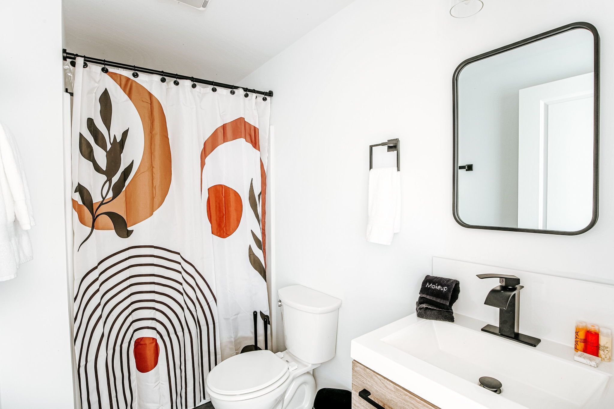 Chambre Double Deluxe, 1 très grand lit, animaux de compagnie acceptés | Salle de bain