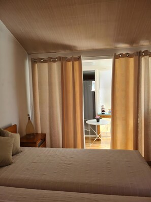 WiFi, bed sheets - O Cantinho do Sol in Talaíde – Cozy Retreat Between Coast and Lisbon (São Domingos de Rana)