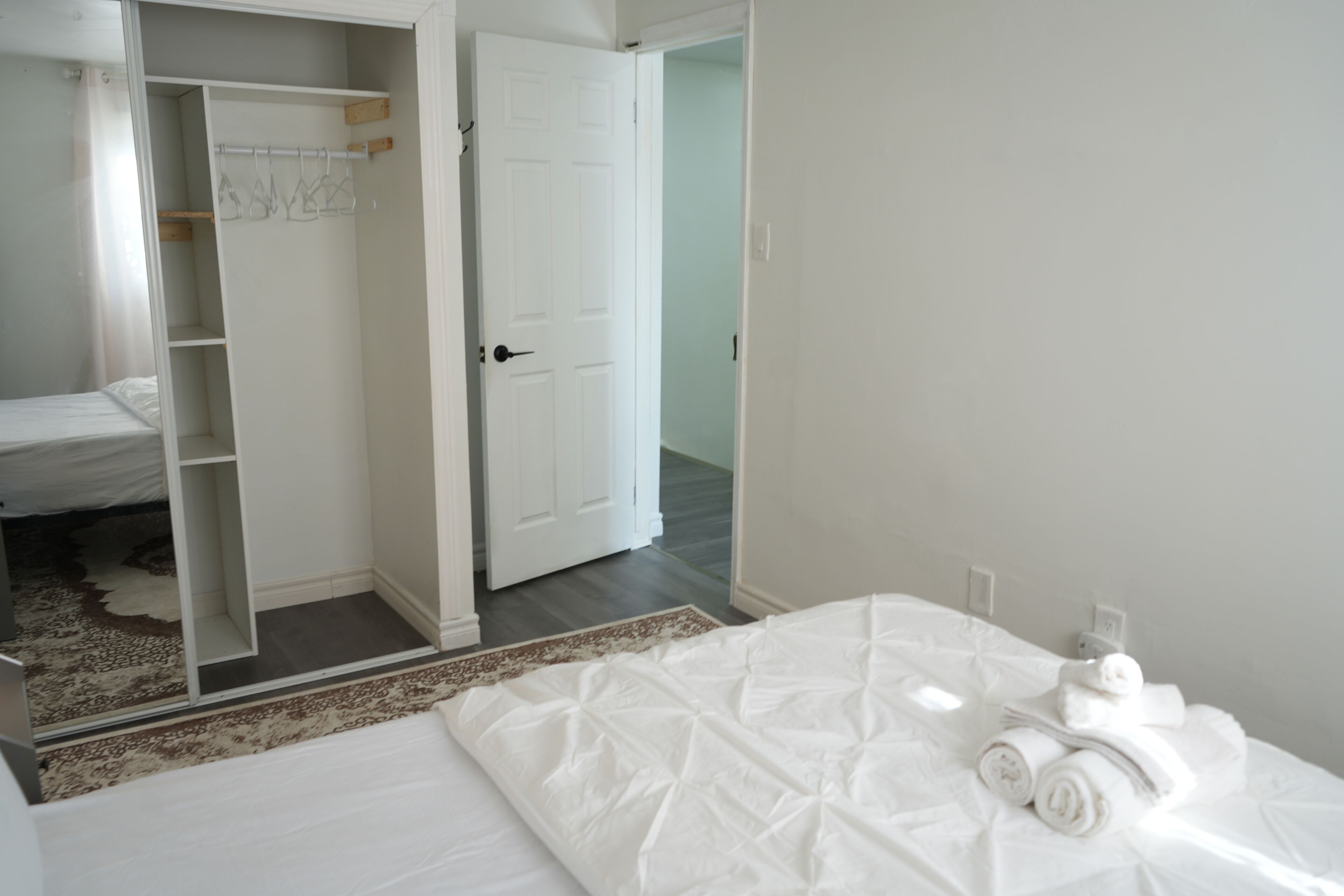 3 quartos, ferros/tábuas de passar roupa, Wi-Fi, roupa de cama